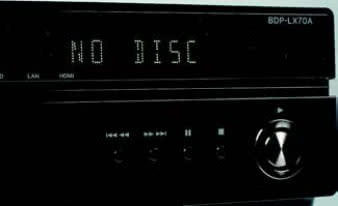 Matryca punktowa odtwarzacza udaje
zwyczajny wyświetlacz FL. Efekt - doskonała
czytelność i elegancki wygląd.