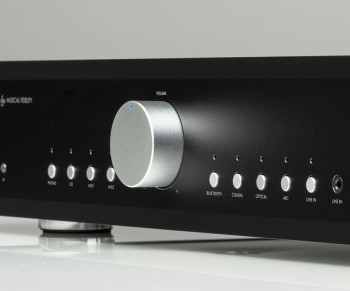 Wzmacniacz zintegrowany Musical Fidelity B1xi – powrót legendy w nowoczesnej odsłonie 