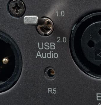 W pewnych sytuacjach przyda się tryb USB 1.0, wtedy parametry sygnałów cyfrowych są ograniczone, ale konfiguracja (każdego komputera) bajecznie prosta.