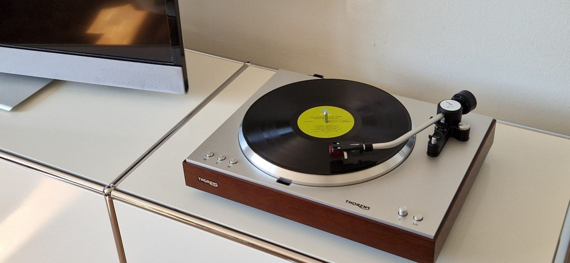 Thorens prezentuje nowy gramofon z napędem bezpośrednim - TD 404 DD 