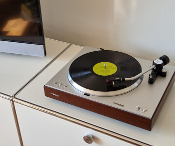 Thorens prezentuje nowy gramofon z napędem bezpośrednim - TD 404 DD 