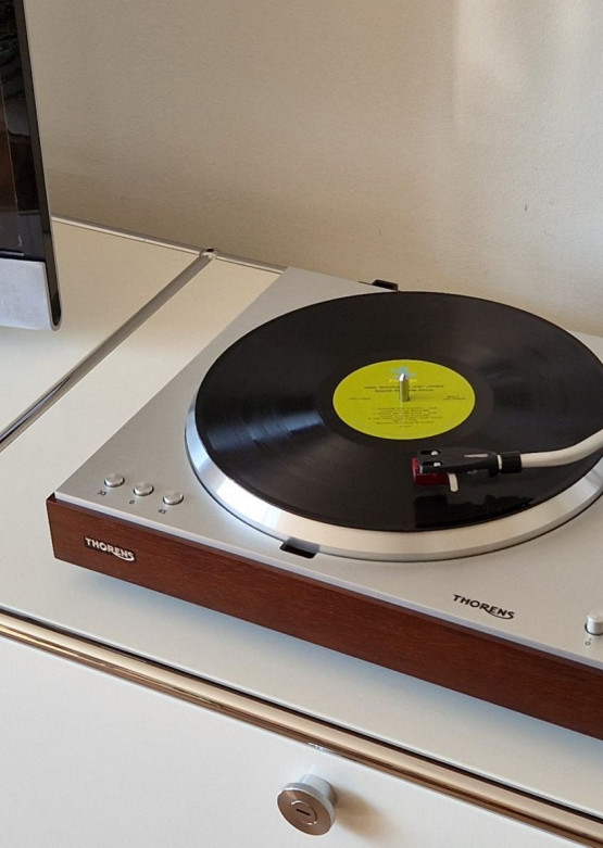 Thorens prezentuje nowy gramofon z napędem bezpośrednim - TD 404 DD 
