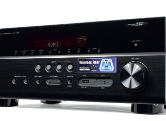 Jakie parametry ustala proces autokalibracji w amplitunerach i czy uzyskiwane rezultaty są wiarygodne?