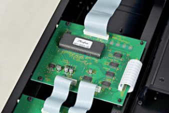 Accuphase do własnego napędu opracował
też płytkę ze sterowaniem.