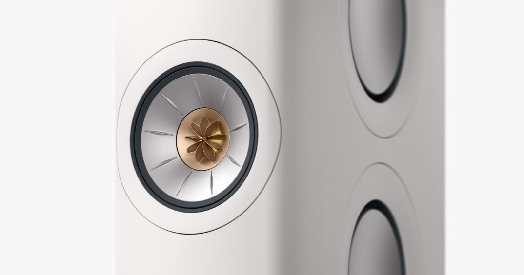 Odsłuchy kolumn KEF LS60 Wireless w salonie Q21