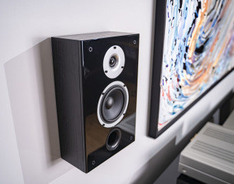 Raptor On-Wall - nowe kompaktowe naścienne głośniki Wilson 