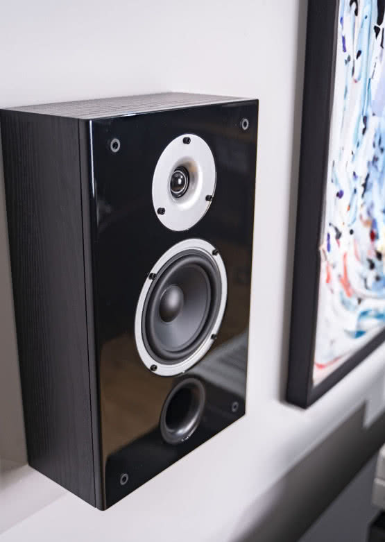 Raptor On-Wall - nowe kompaktowe naścienne głośniki Wilson 