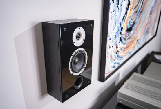 Raptor On-Wall - nowe kompaktowe naścienne głośniki Wilson 