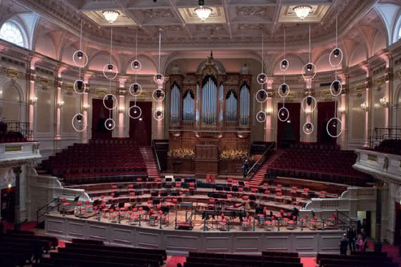 Główna sala koncertowa kompleksu Concertgebouw słynie ze wspaniałej akustyki, choć została zaprojektowana przez architekta niemającego o niej wielkiego pojęcia... Ale nie sądźcie, że każdy, kto bierze się za projektowanie sprzętu bez odpowiednich kompetencji, ma tyle szczęścia.