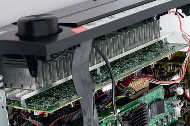 Dzięki dużemu radiatorowi można było poprzestać na pasywnym chłodzeniu.