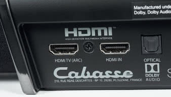 Stream Bar ma tylko jedno wejście HDMI oraz jedno
wyjście, które obsługuje sygnały kanału zwrotnego ARC.