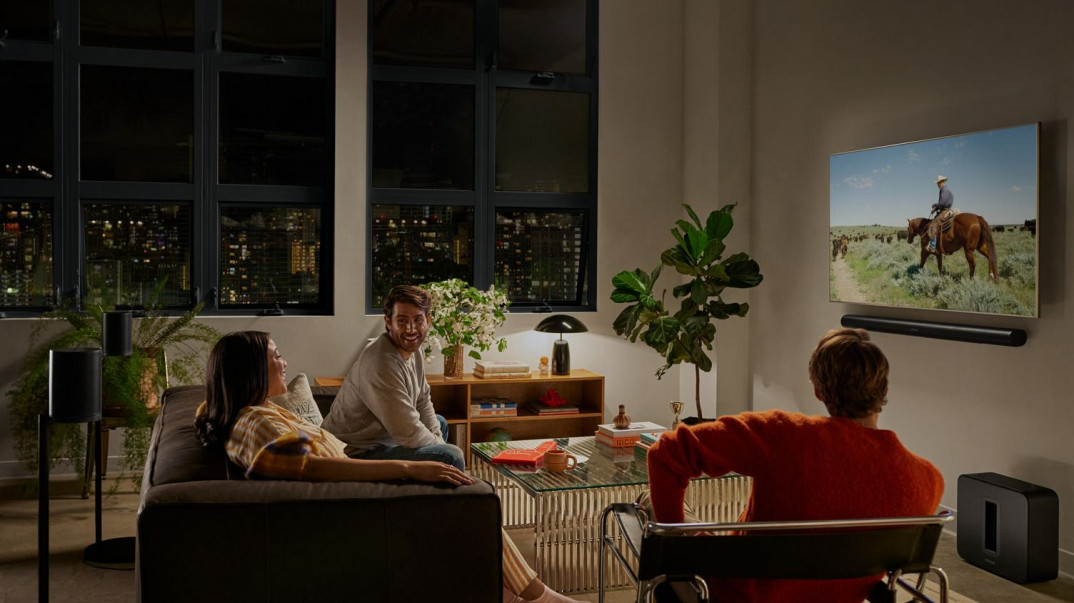 Sonos przedstawia nową funkcję wzmacniania dialogów z wykorzystaniem AI. Powstała z myślą o osobach z ubytkiem słuchu