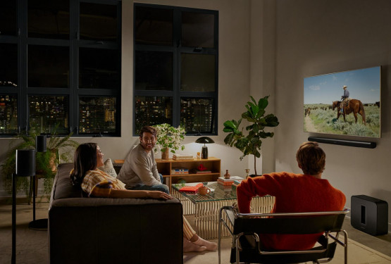 Sonos przedstawia nową funkcję wzmacniania dialogów z wykorzystaniem AI. Powstała z myślą o osobach z ubytkiem słuchu