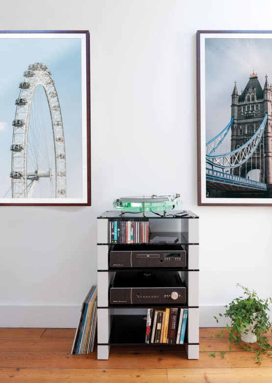 Blok wprowadza nową serię mebli na sprzęt hi-fi i audio-wideo: STAX