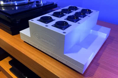 Prezentacja kondycjonerów i kabli sieciowych w salonie Hi-Ton Home Of Perfection w Warszawie