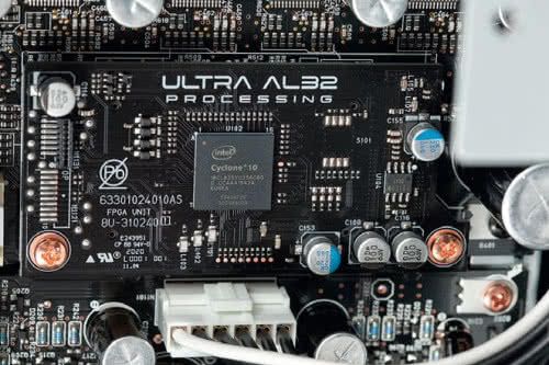 Konwersję poprzedza układ fi rmowego upsamplera Ultra AL32, przygotowanego na bazie nowoczesnego procesora FPGA Intel Cyclone 10.
