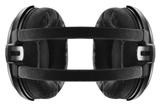 Słuchawki Audio-Technica ATH-ADX5000 są wyposażone w miękkie poduszki.