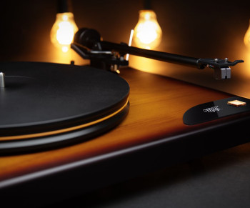 Gramofon MoFi x Fender American Vintage Turntable, czyli rock i analog