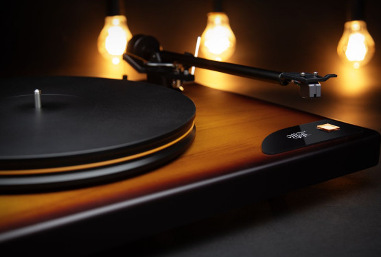 Gramofon MoFi x Fender American Vintage Turntable, czyli rock i analog