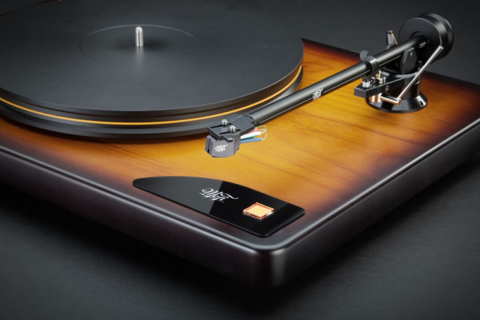 Gramofon MoFi x Fender American Vintage Turntable