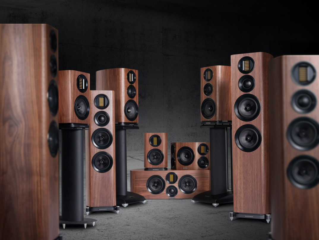 Kolumny Wharfedale Evo 4 w salonie Q21