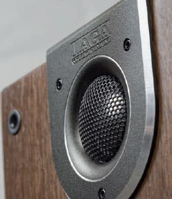 Firma Taga wzmacnia
swoją pozycję
produktem jeszcze
bardzo dalekim
od hi-endu, ale już
wyróżniającym się
w niskobudżetowej
ofercie.