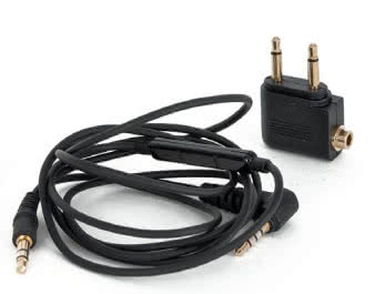 W komplecie, oprócz
krótkiego przewodu,
znajduje się przejściówka
na standard 6,3 mm
oraz podwójny adapter
samolotowy.