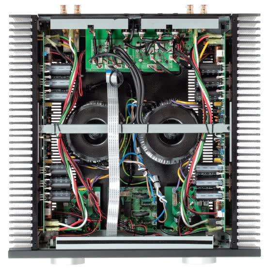 Bezkompromisowy układ dual-mono i wydajne końcówki mocy, czyli audiofilska elektrownia.