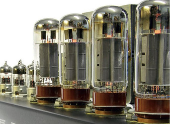 WAT WAT-owi nierówny, czyli co powinien wiedzieć amator lamp