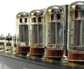 WAT WAT-owi nierówny, czyli co powinien wiedzieć amator lamp