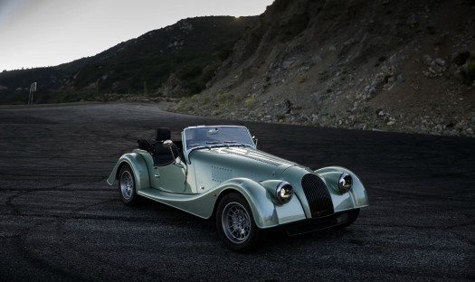 Amerykański debiut. Morgan plus four z systemem car audio Sennheisera