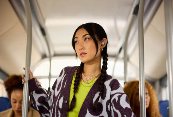  Słuchawki JBL Live Buds 3 - personalizacja dźwięku i etui z dotykowym ekranem