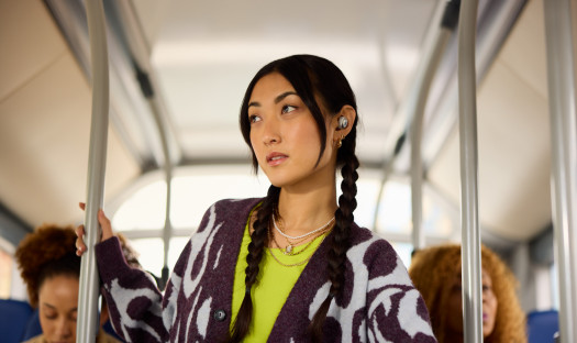  Słuchawki JBL Live Buds 3 - personalizacja dźwięku i etui z dotykowym ekranem