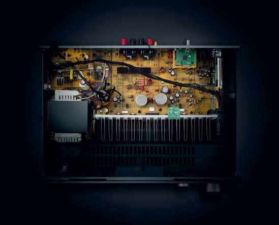 Amplituner stereo Yamaha MusicCast R-N303D - wnętrze
