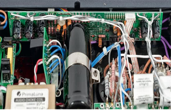 W Evo 400 jest też zaawansowana elektronika – na dużej płytce umieszczono system automatycznej regulacji biasu.