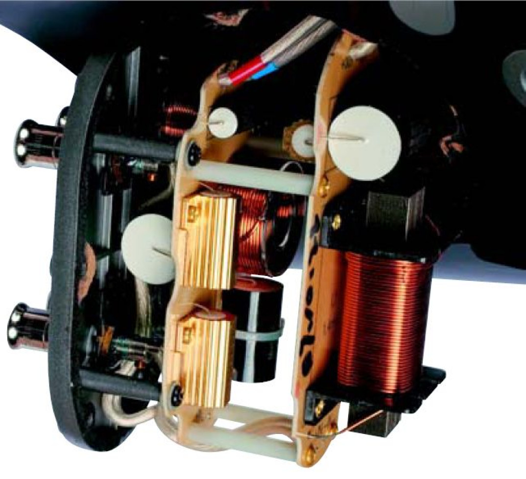 Po co w zespołach głośnikowych jest zwrotnica?