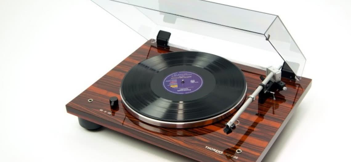 Thorens TD 206 w nowych wersjach wykończeniowych