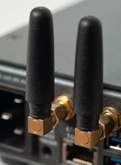 Sekcja sieciowa wykorzystuje LAN oraz Wi-Fi, jest też antenkaodbiornika Bluetooth.