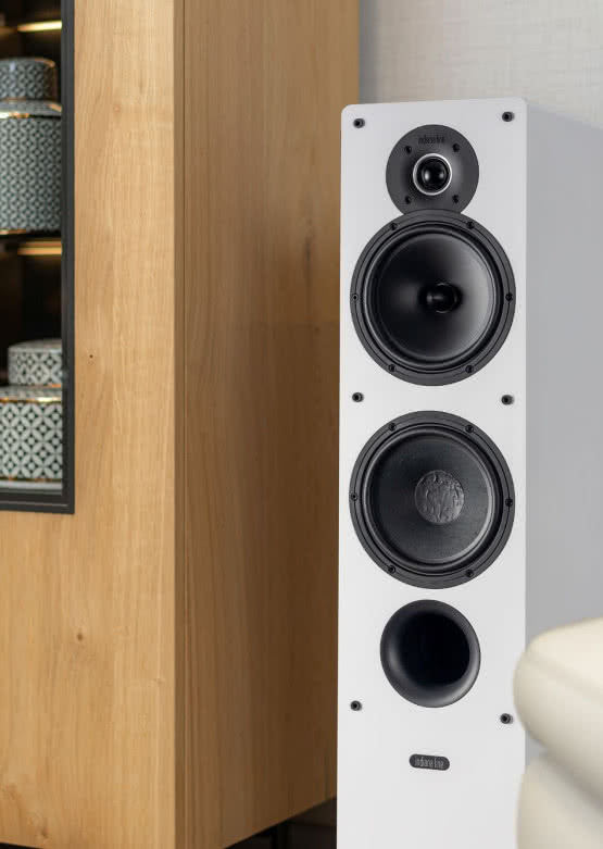 Podłogowy model Indiana Line Tesi 561 w nowym wykończeniu