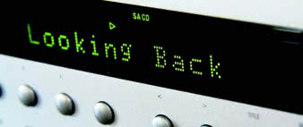 Arcam świeci dużym, dobrze widoczny wyświetlaczem.