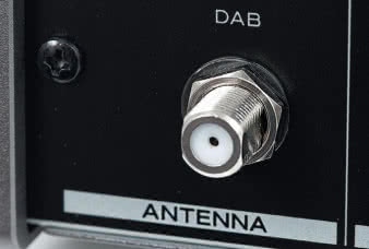 Teac PD-301: Wyjątkowym dodatkiem w odtwarzaczu CD jest moduł tunera z obsługą standardu DAB.