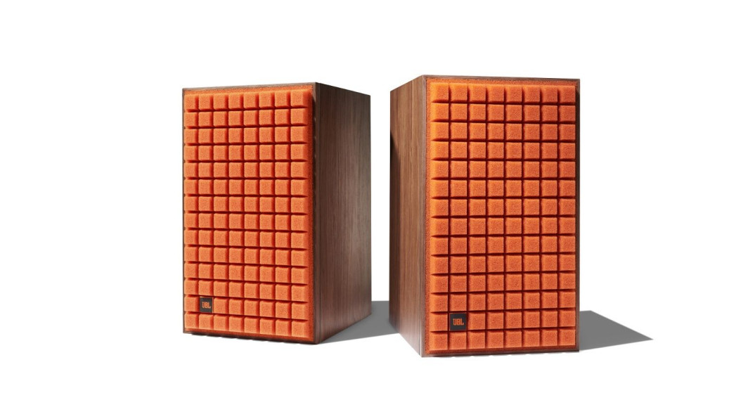 Monitory JBL L82 Classic z pomarańczowymi maskownicami