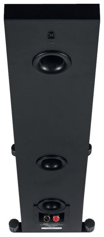 Na tylnej ściance „odkryjemy” aż trzy tunele
bas-refl eks. Dwa dolne należą do wspólnej
komory dwóch dolnych głośników niskotonowych,
trzeci – do niezależnej komory głośnika
ulokowanego najwyżej. Mimo to obydwa układy
rezonansowe (tym samym wszystkie trzy
głośniki) dostrojono do jednej częstotliwości
rezonansowej, a podział obudowy służy redukcji
fal stojących. Zastanawiająca jest obecność
wieszaka.