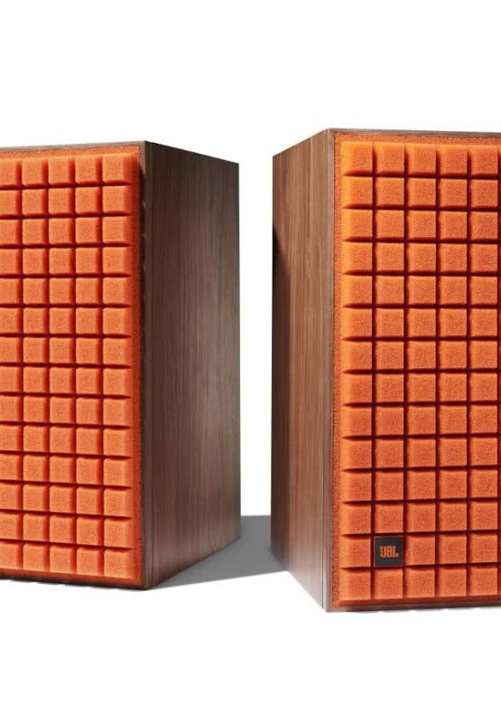 Monitory JBL L82 Classic z pomarańczowymi maskownicami