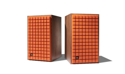 Monitory JBL L82 Classic z pomarańczowymi maskownicami