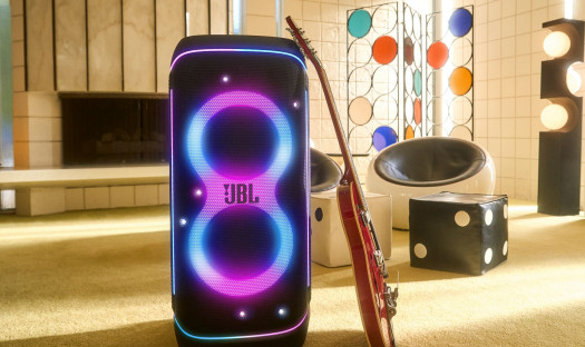 Kolejny imprezowy głośnik JBL - Partybox 720. Świetlne pokazy i 15 godzin grania