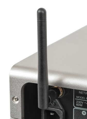 Układy bezprzewodowe
korzystają
z dwóch
anten,
wydzielonych
dla systemów
Bluetooth
oraz Wi-Fi.