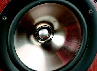 Jakie są najlepsze materiały dla membran głośników niskotonowych i średniotonowych?