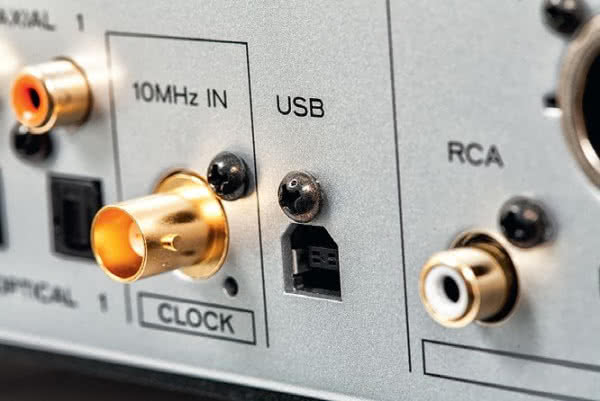 Wejście USB-B zwykle potrafi najwięcej, ale do N-05XD można przesłać sygnały najwyższej rozdzielczości na kilka sposobów