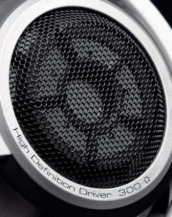 HD800 to konstrukcje otwarte, dlatego tylna
część membrany nie jest niczym tłumiona.